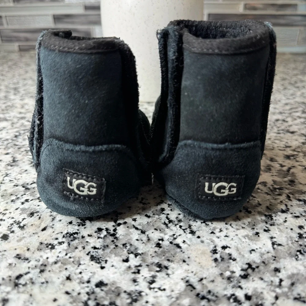 UGG Baby Classic boots in black suede Size 4/5 Baby